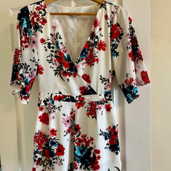 cupcakes and cashmere Floral “Kirei” Romper - Picture 3 of 6